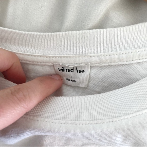 Wilfred Weekend T-shirt Small - Picture 2 of 2